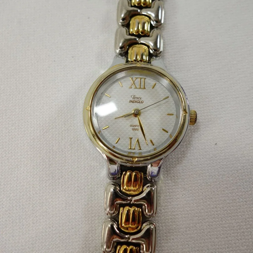 Classic Timex Indiglo Women's Two Tone Bracelet Quartz Watch‎ New Battery